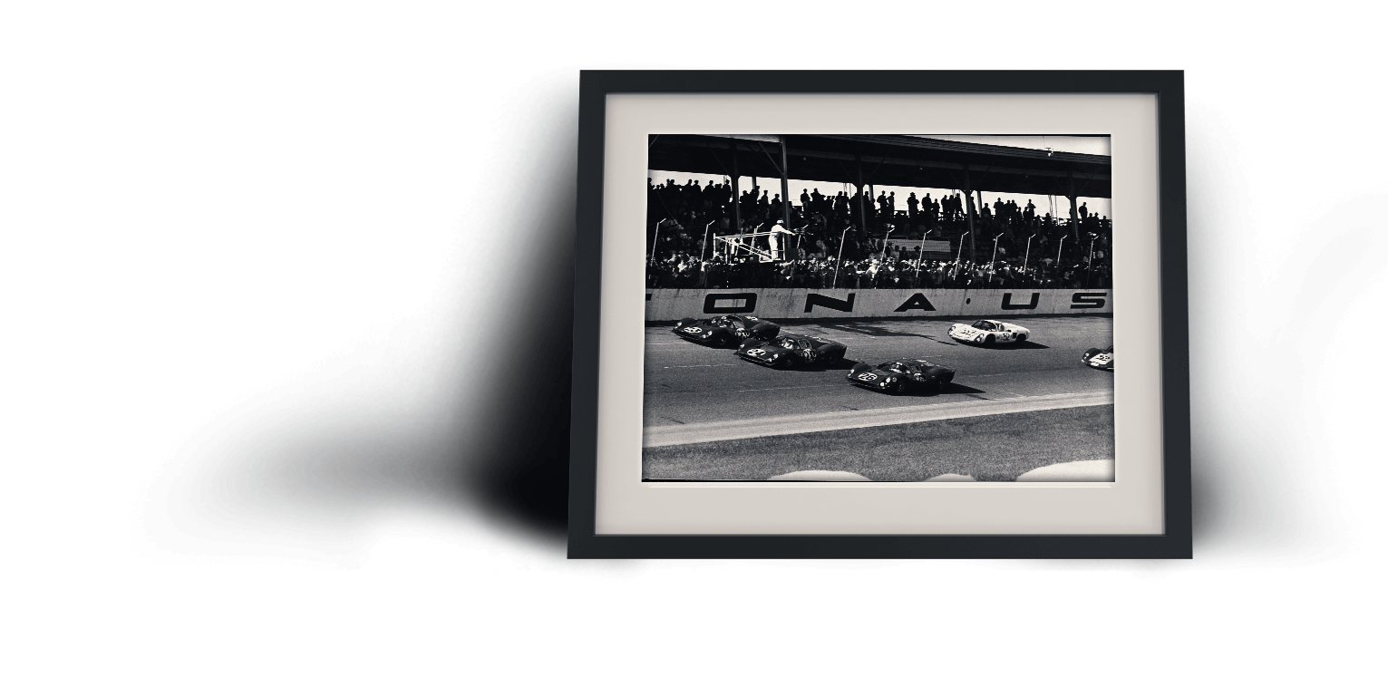 Scuderia Ferrari Memorabilia. The museum — desk frame 1